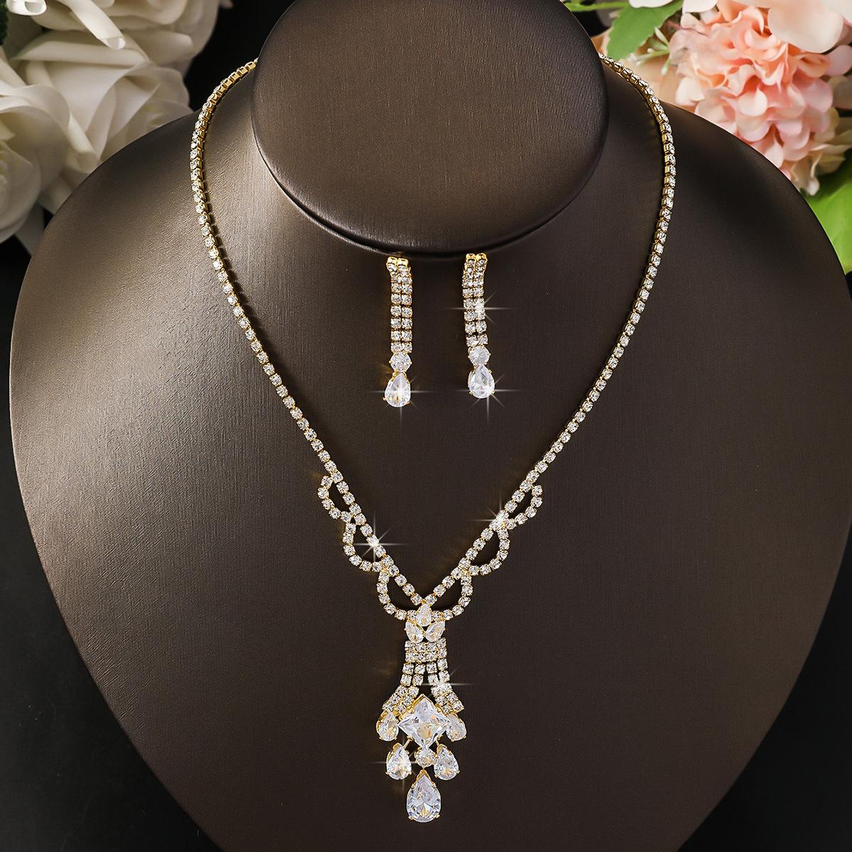 

Vintage Necklace Set Ladies Two-Piece Set Leaves Flowers Exaggerated Jewelry Bridal Wedding Accessories