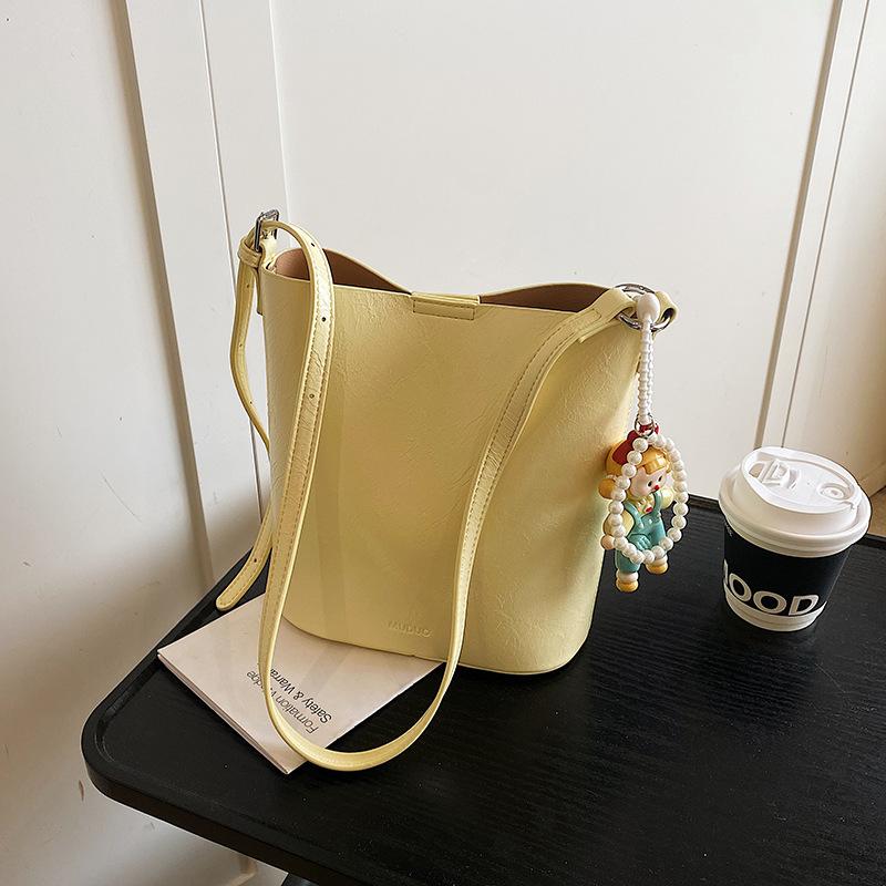 Premium Sense Bucket Bag Women's Large-capacity Niche Design Versatile Foreign Style Shoulder Bag Commuting Messenger Bag Women