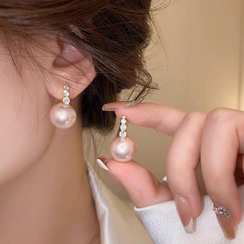 French Minimalist and Fashionable Pink Imitation Pearl Earrings High End Spring Summer Earrings