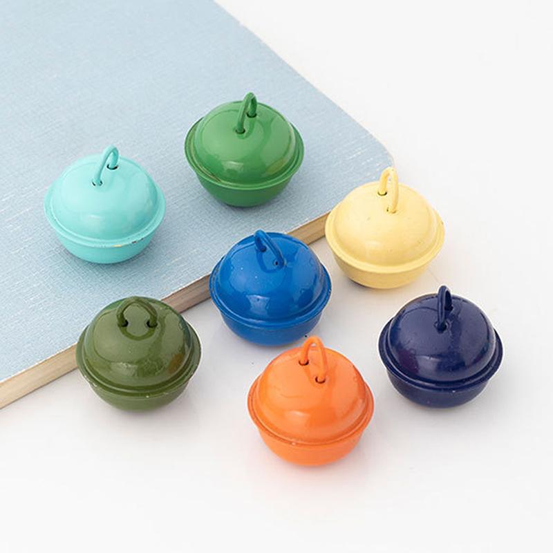 10 ks 22mm Barevné Malované Rolničky Kovové Kulaté Mini Zvonečky Ozdoby Dekor Přívěsky Na Vánoční DIY Řemesla