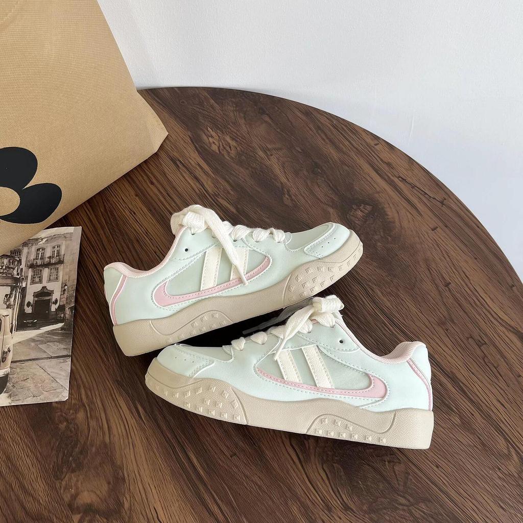 Student De Xun Women's Cute Ugly Skate Shoes - Chic Korean Style, Breathable Little White Sports Shoes for Autumn.