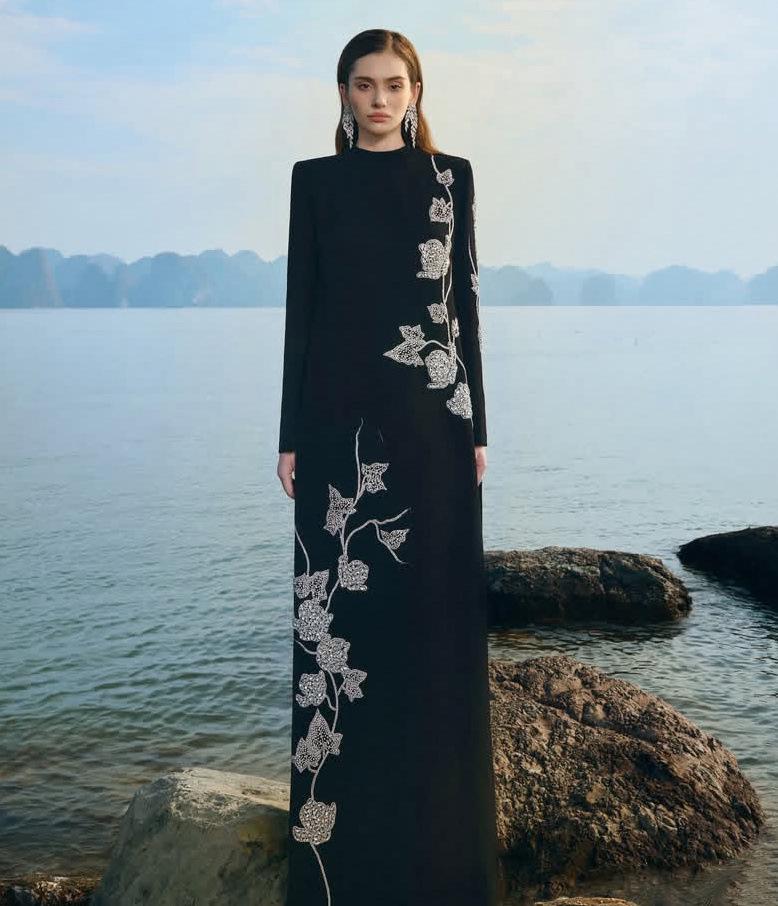 European-Style Rhinestone Beaded Slim Fit Evening Gown with Long Sleeves