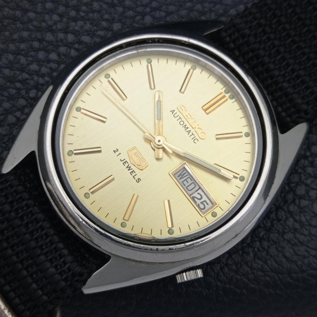 AUTOMATIC VINTAGE SEIKO 5 JAPAN 7019A MENS GOLDEN COLOR DIAL WATCH A702617-1 R209-a702617