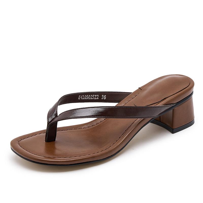 

2025 new summer toe thick heel cool slippers beach vacation style thick heel flip-flops wear flat sandals 40