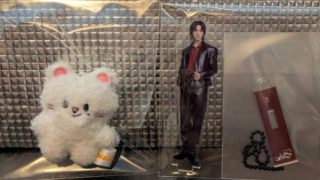 

[Б/У] МИКРО БРЕЛОК SKZOO (Юбка)