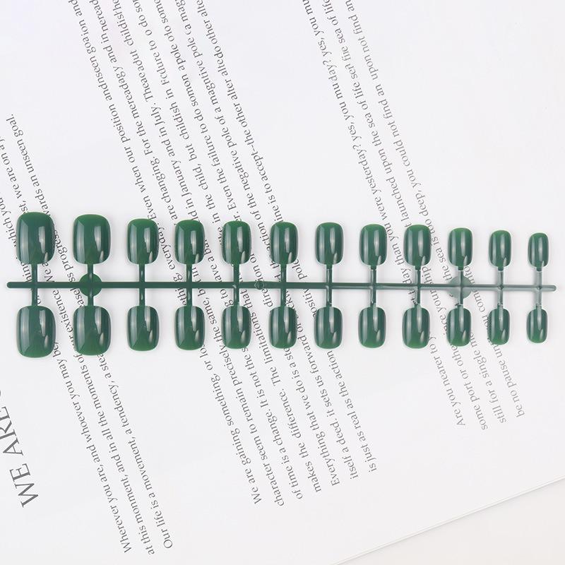 Kurzer runder Kopf Kleine Kinder Falsche Nägel Niedlicher und kleiner Nailart-Patch Ohne Versiegelungsstreifen Nagelstück Falscher Nagel Fertigprodukt