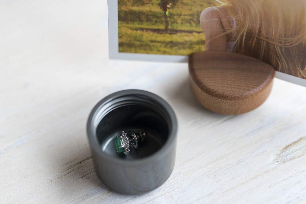 sotto Pictuary cylinder: A Buddhist altar accessory that gently complements your everyday life. Pictuary cylinder memorial box, photo stand (gold)