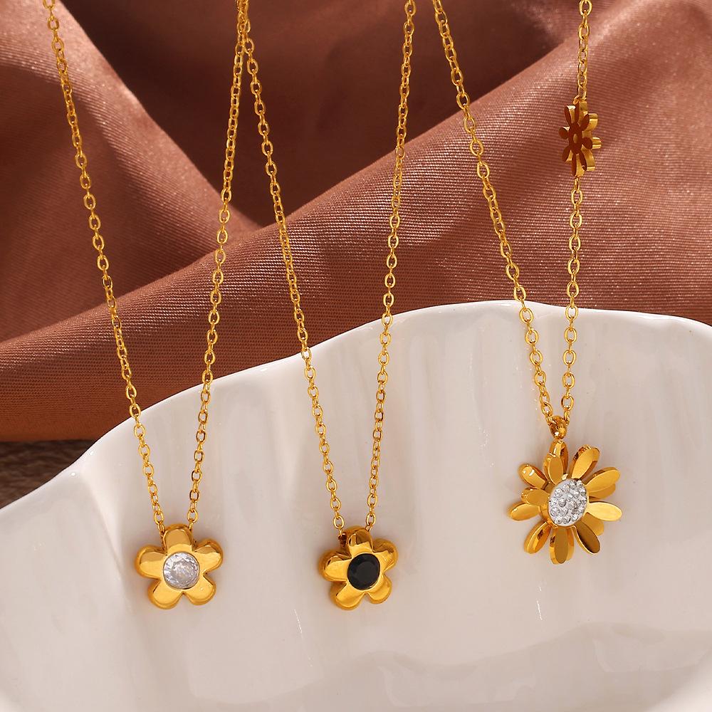 Trendy Retro Round Brand Engraved Rose Pendant Necklace Fashionable Simple Versatile High-End Necklace