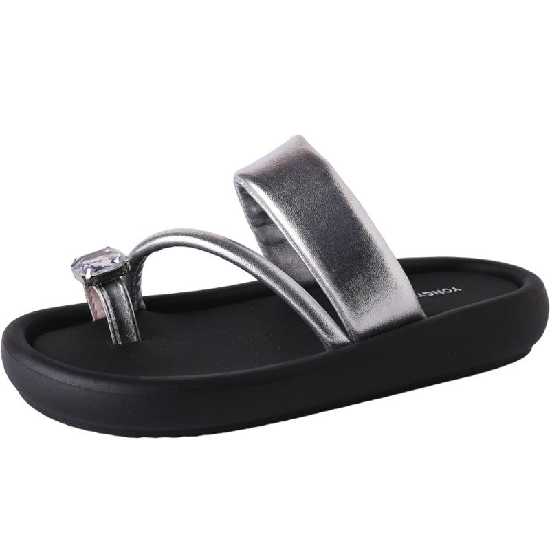 Fashion tribe Internet celebrity rhinestone cool slippers women's summer wear 2025 spring new one-word strap foot thick bottom drag