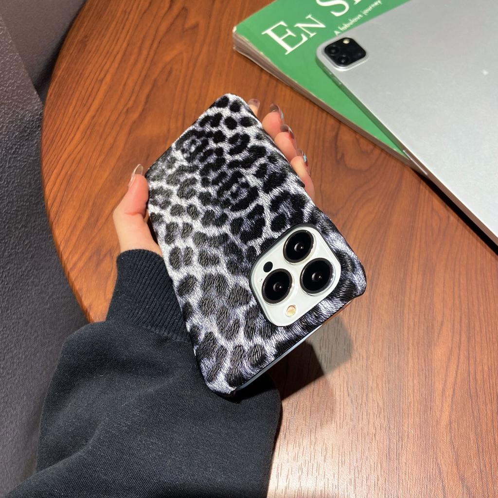 ins leopard print leather case, suitable for iPhone17Pro Max mobile phone case, Apple 13 half pack hard case.