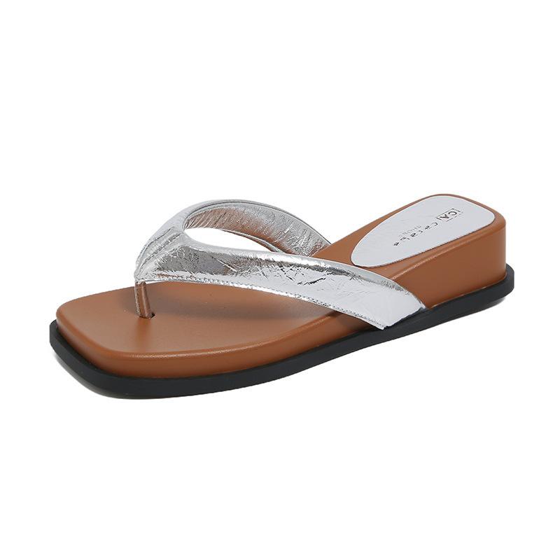 Pin-toe women's French 2025 seaside slope heel flip-flops new beach sandals platform cool slippers women's summer wear