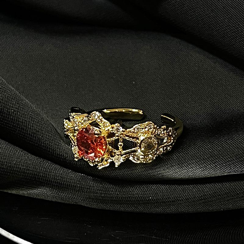 Mittelalterlicher Bratti Gold Unregelmäßiger Hohl Offener Ring Hoher Sinn Leichter Luxus Ring Damen