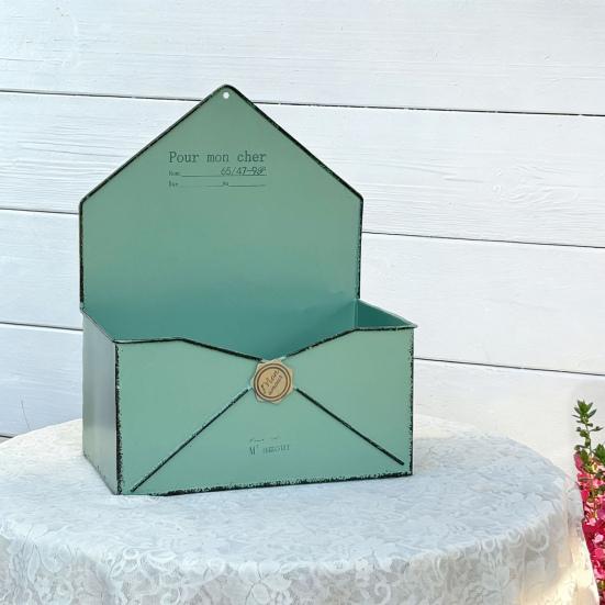 Wall Mounted Planter Envelope Shape Wall Planter Box Retro Iron Planter with Drainage Hole for Indoor Outdoor Garden Balcony