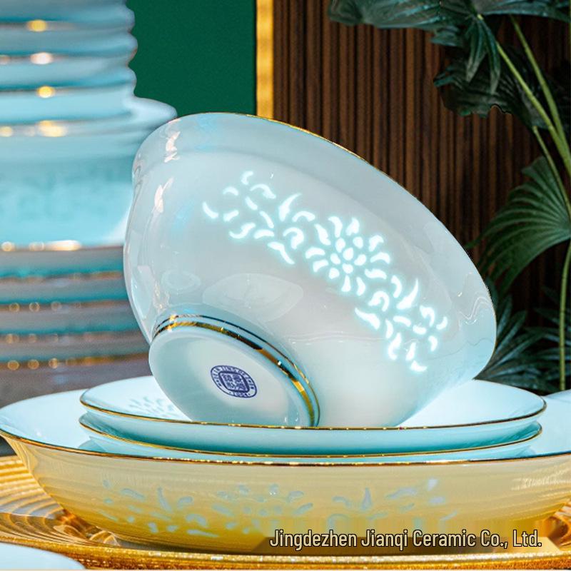 High-Temp Linglong Blue and White Porcelain Dinnerware Set: Elegant Underglaze Bowls & Plates