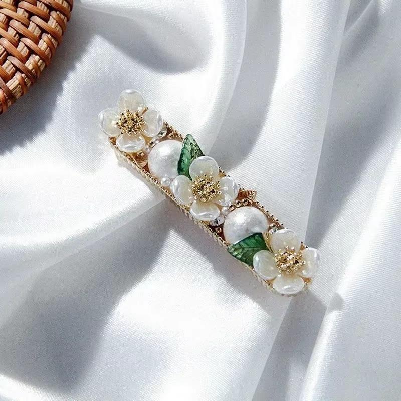New Fashion White Flowers Leaves Pearl Hairpin Cute Romantic Golden Spring Duckbill Clip Barrette Hair Jewelry Hair Accessories