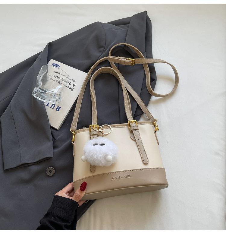 

Retro Versatile Messenger Bag Women s 2025 New Fashion Small Tote Bag Premium Texture Portable Bucket Bag