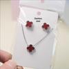 Set di Orecchini a Bottone e Collana con Quadrifoglio Fortunato - Versatile e Stiloso.