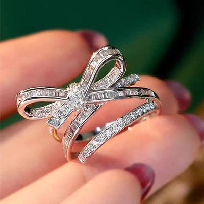 Huitan Esthetische Strikvormige Ring voor Vrouwen Feest Bruiloft Chique Vingeraccessoires Veelzijdige Sieraden Ingelegd met Glanzende CZ