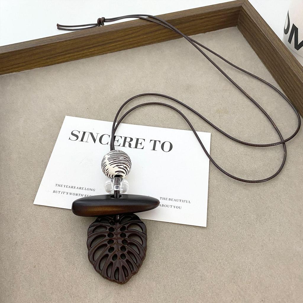 Retro Ethnic Ceramic Wood Necklace: Geometric Fruit Pendant for Women