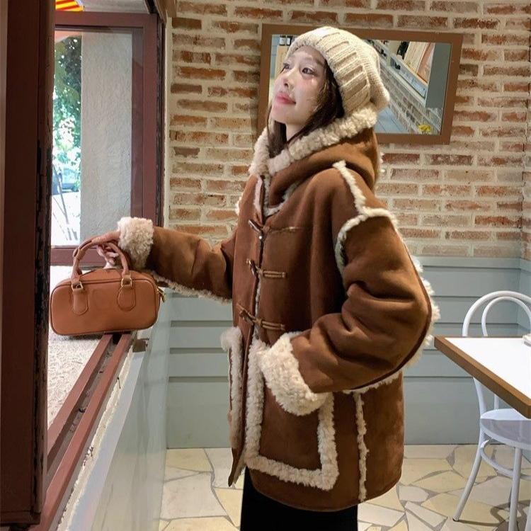 Vintage Lamb Wool Coat Women Winter Warm Loose Thickened Faux Fur Jacket with Horn Buttons