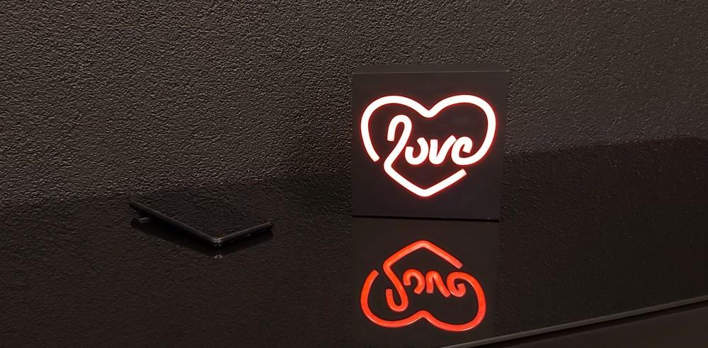 BigBen Bezprzewodowy głośnik Neon Bluetooth® Love / Drewniana obudowa, BigBen