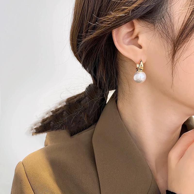 Elegant Imitation Pearl Earring For Women Gold Color Round Drop Earrings Korean Delicate Irregular Design Unusual 2025 Fashion Jewelry