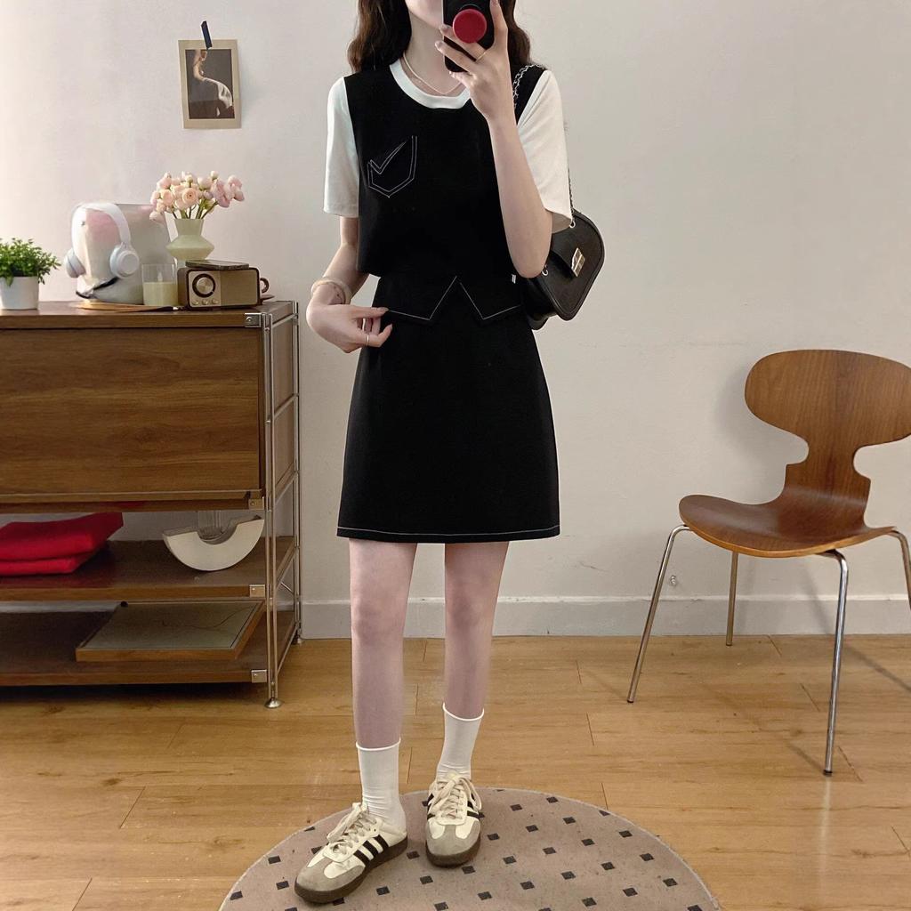 Huge good-looking summer suit women's 2026 new fashion casual age reduction fake two-piece T-shirt skirt two-piece set