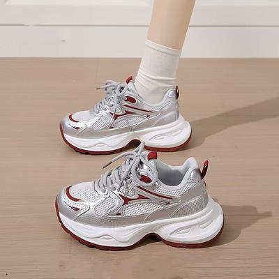 2025 novos sapatos de pai ins versáteis ultraleves sapatos brancos pequenos femininos primavera e verão solas grossas valorizam o running esportivo