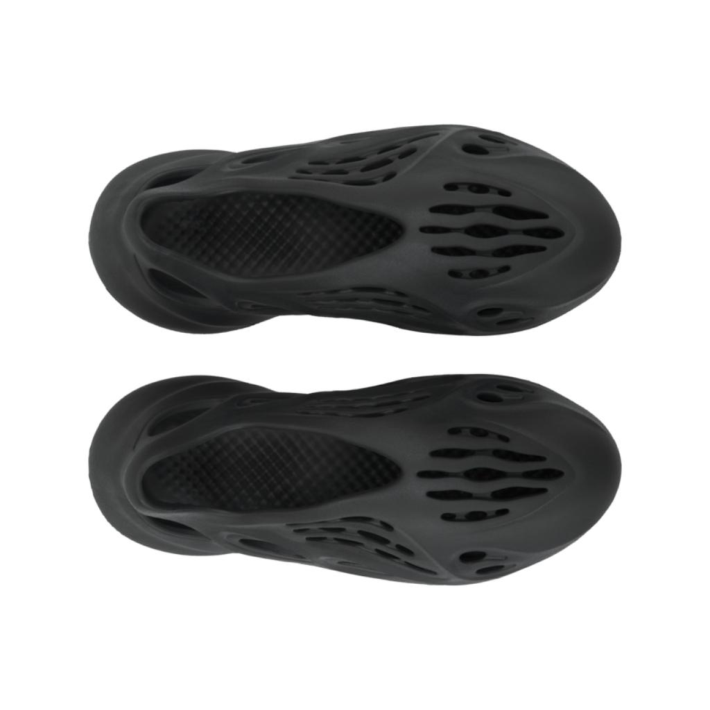 14257 fiyatlarından başlayan adidas Yeezy Foam Runner Onyx Unisex