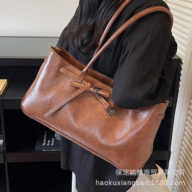 Retro Bag Women's Large Capacity 2025 New Autumn and Winter Versatile Simple Shoulder Bag Premium Texture Commuter Tote Bag