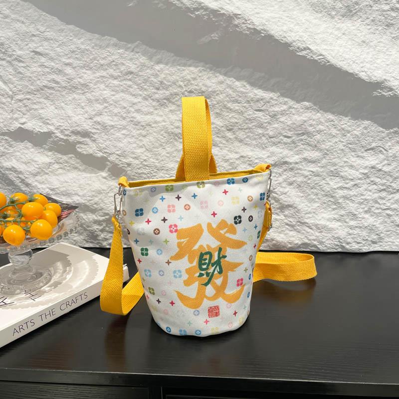 

New niche design fashion trend handbag casual large capacity shoulder messenger bag portable bag жёлтый