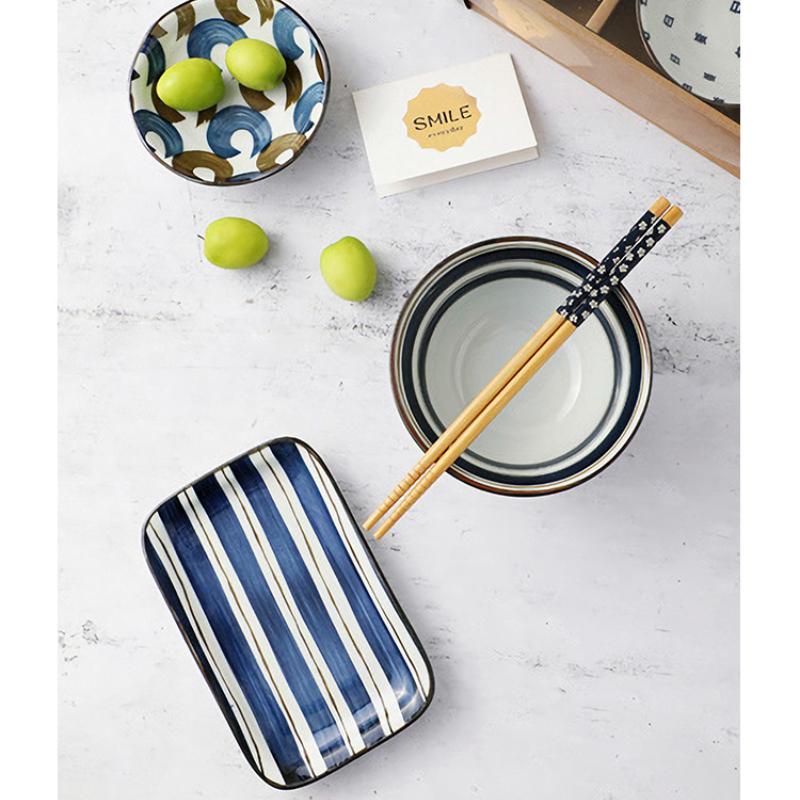 Japanese Style Blue and White Porcelain Dinnerware Sets for One Person Dinner Include Bowls, Plate, Chopsticks, Dishes Set Ceramic Gift Box Set of 6