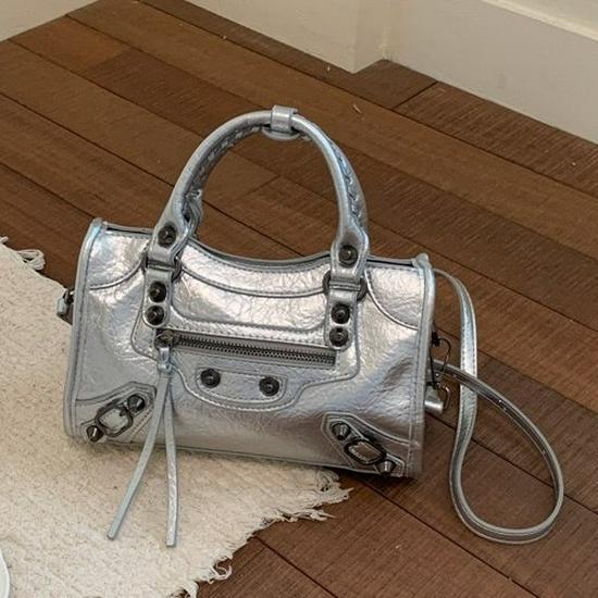 New Rivet Motorcycle Handbag: Trendy French Retro High-End Shoulder & Crossbody Pillow Bag