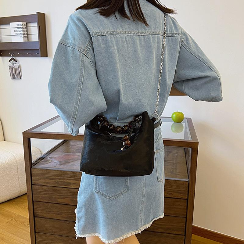 New Chinese-style Hand-held Pearl Bag for Women's Summer New Fashionable Simple Niche Design Commuter One-shoulder Crossbody Bag