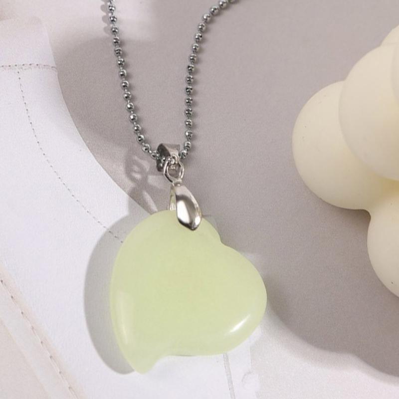 Novel Natural Stone Green Luminous Pendant Temperament Irregular Loves Heart Stone Crystal Necklace Gift Trend Jewelry