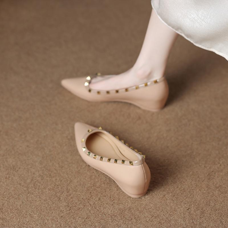 2025 Spring and Summer New Pointed Rivet Single Shoes Women's Small Inner Height Increase 5CM New Beautiful Shallow Mouth Evening Shoes