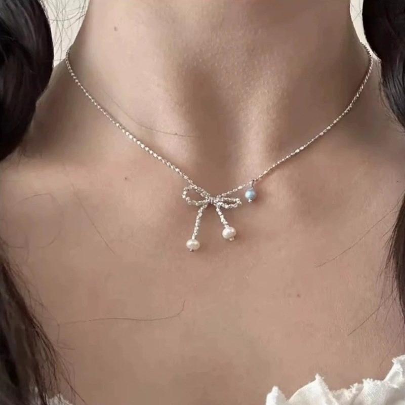 Elegant Bowknot Necklace Stylish Charm Necklace Versatile Jewelry Alloy Material Perfect for Daily Wear Parties and Date