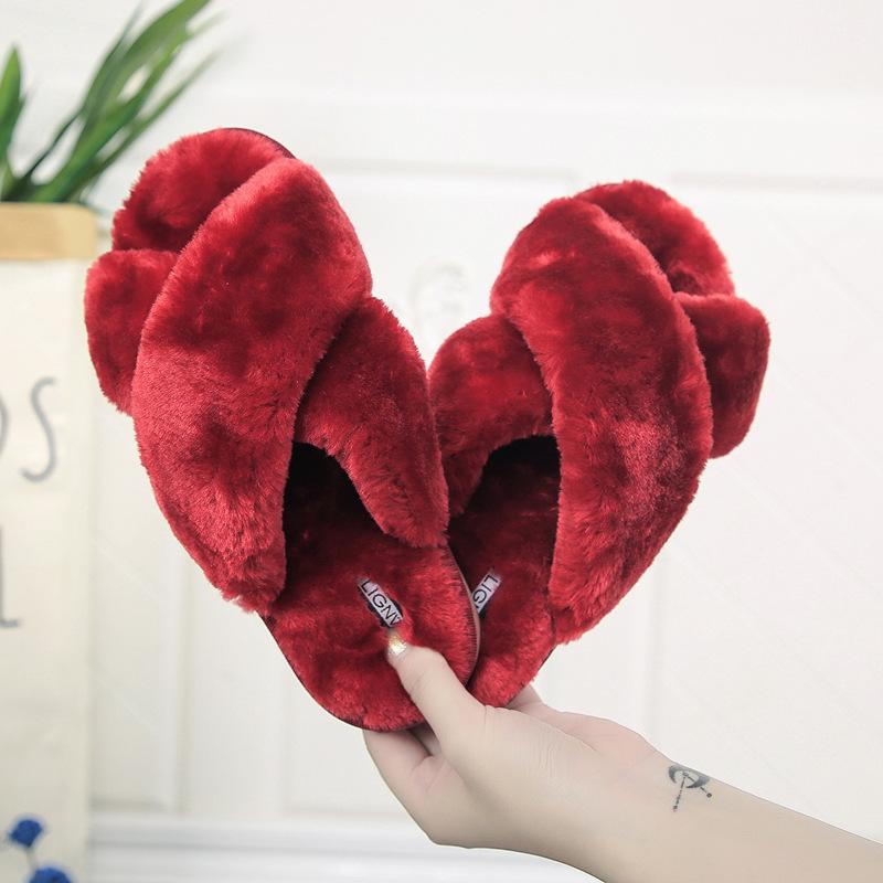 

2024 new cross-hairy slippers women s popular large-size non-slip comfortable warm hairy cotton slippers 42-43