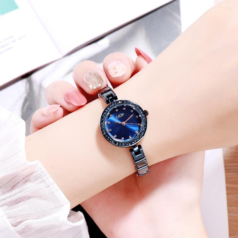 

Light Luxury Medieval Women S Watch, Exquisite Diamond-Encrusted Small Temperament Bracelet Watch, Women S High-End Waterproof Quartz Watch