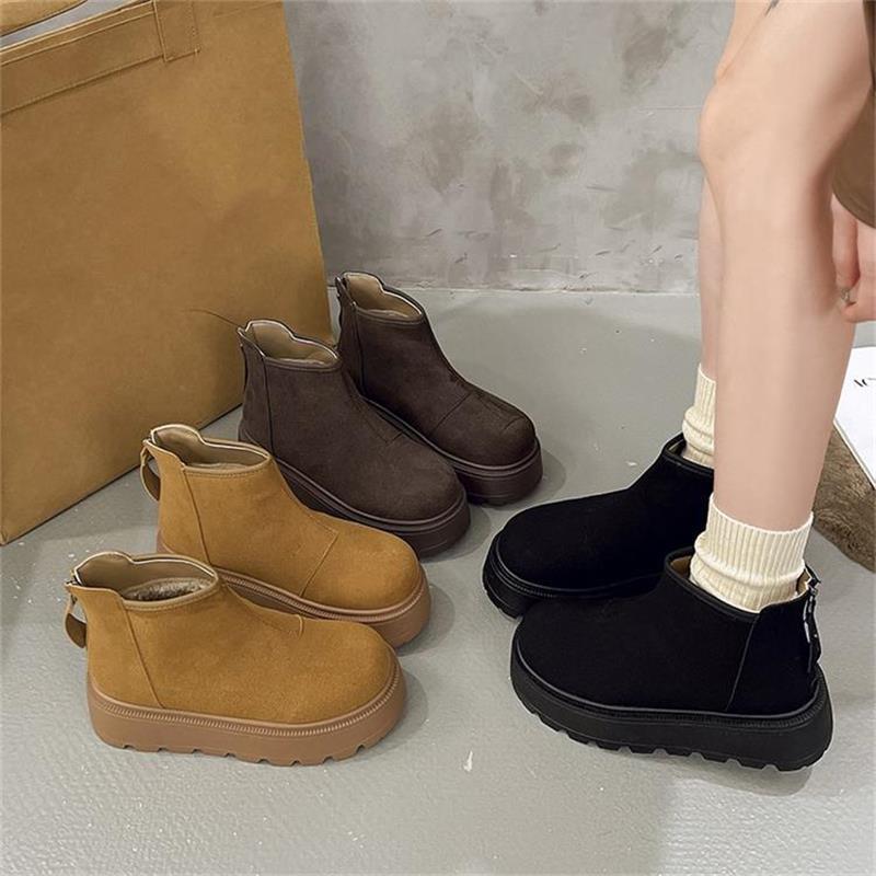 Beliebte kleine Kurzstiefel mit dicker Sohle für Damen, winterliche erhöhende Stiefel, neue vielseitige thermische Baumwollschuhe, verdickte Schneestiefel