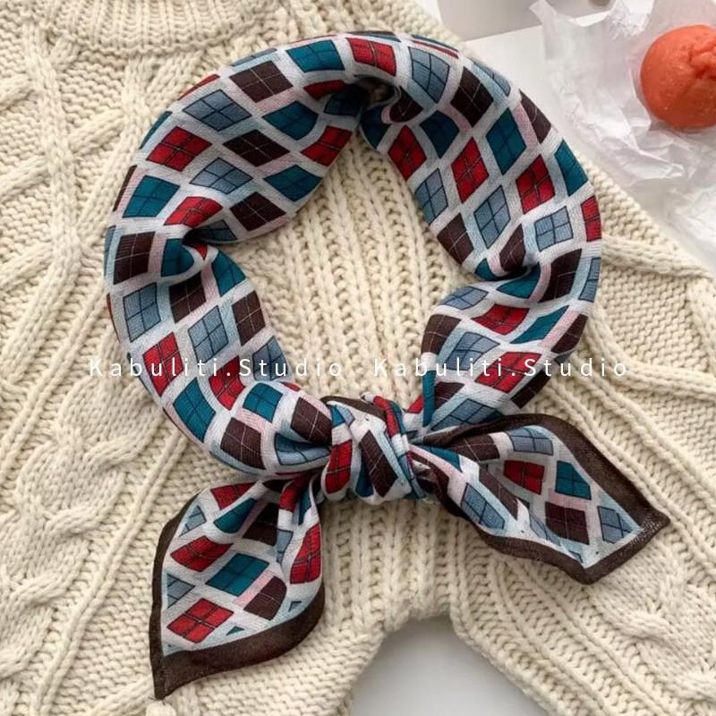 70x70cm Lightweight Square Scarf Women Vintage Black Floral Print Silk-Feel Neck Wrap UV Protection Stylish Accessory