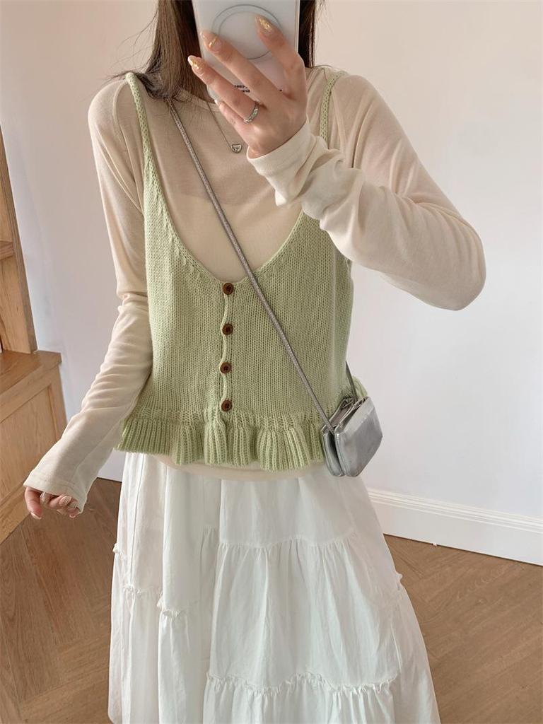 Korean Style V-neck Knit Camisole: Slimming Sleeveless Layering Vest for Spring & Autumn