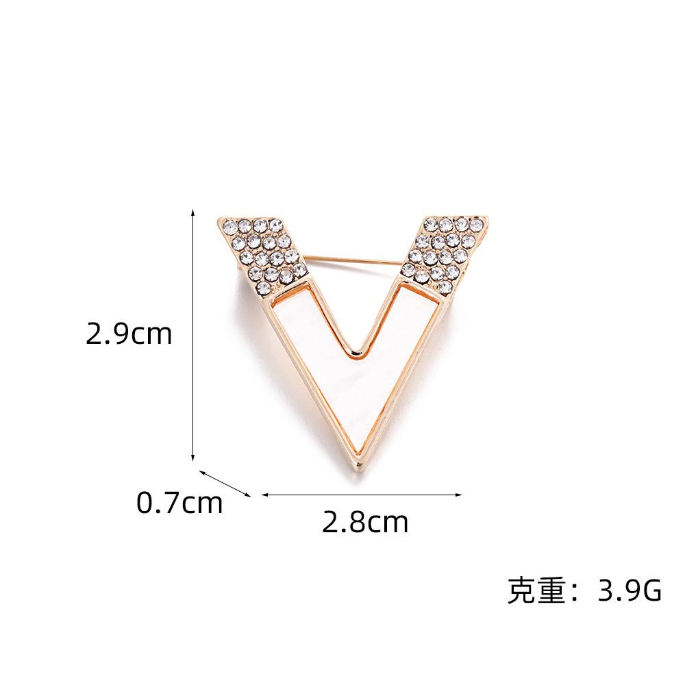 

Korean creative letter V brooch for fashion temperament high-end suit badge accessories