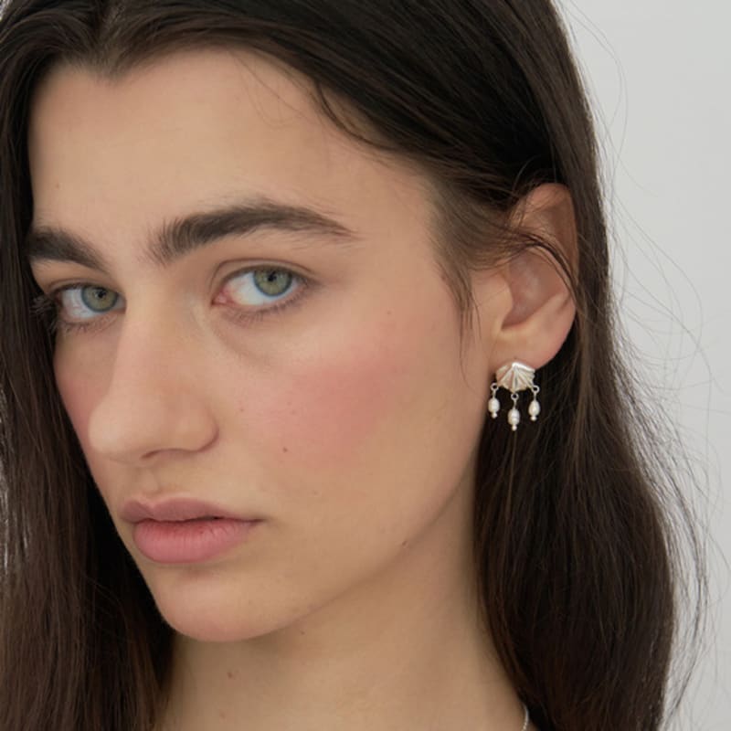 STILL INSTANT Concha Pearl Drop Earring