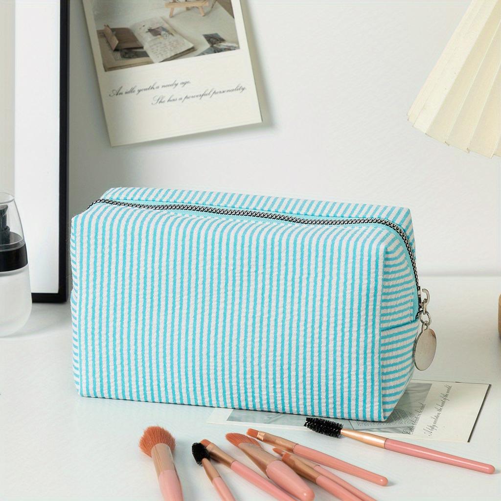 1Pc Seersucker Cosmetic Bag Hand-held Large Capacity Wash Bag Embroidered Stripes Travel Cosmetic Storage Bag for Outdoor Travel Home Storage