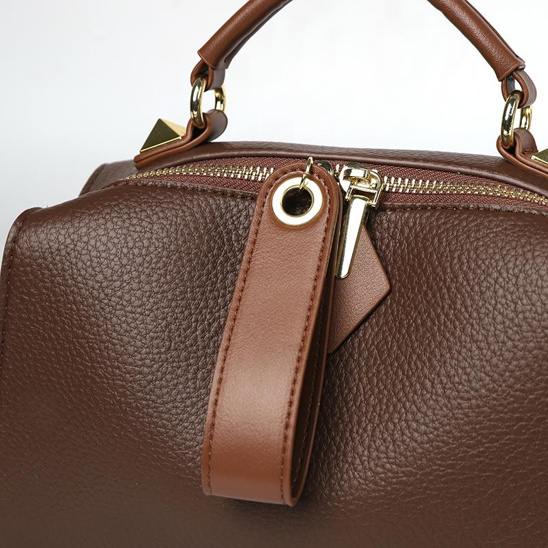 Retro Women's Shoulder Bag Large Capacity Shoulder Bag