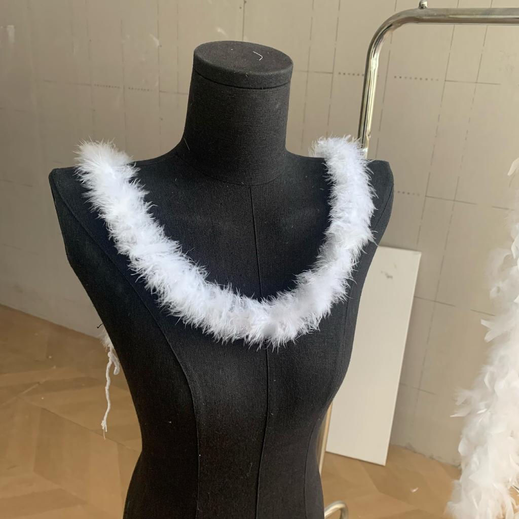 Białe płaskie paski piór indyczych top DIY kostiumy na występy dekoracje festiwalowe materiały rzemieślnicze