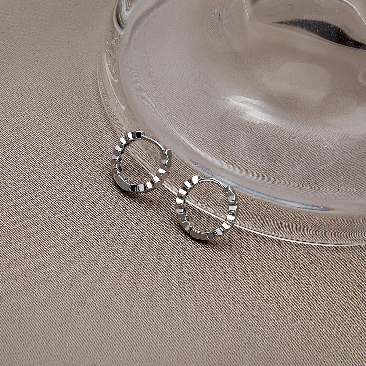 

Корейские минималистичные металлические серьги-кольца Дондэмун - Маленькие геометрические серьги-каффы в виде круга