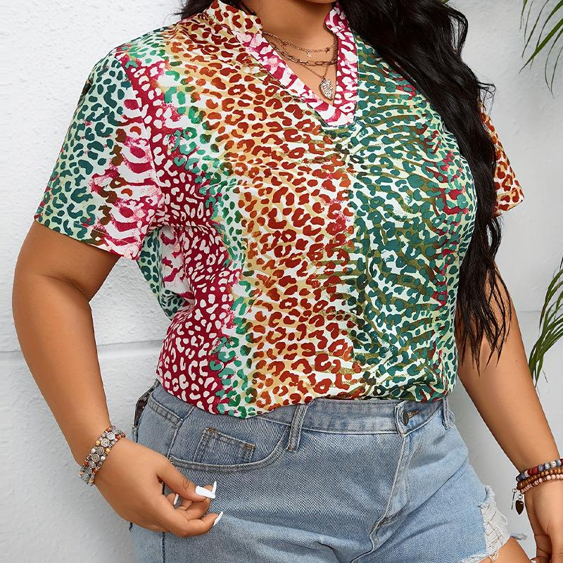 Sommermode für Damen in Übergröße mit Leopardenmuster und kurzen Ärmeln