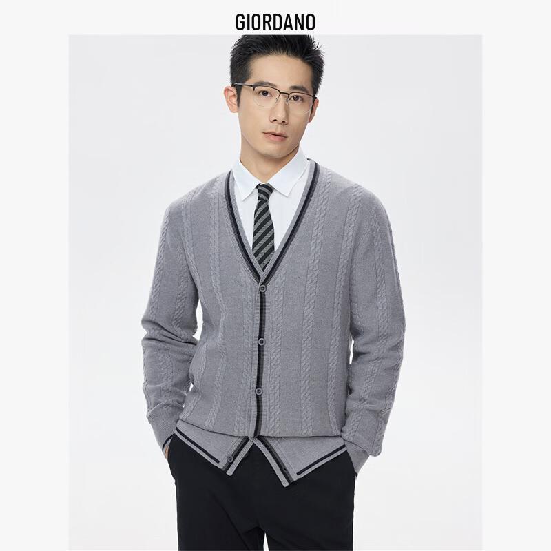

Мужской кардиган Giordano с V-образным вырезом и кабельной вязкой L